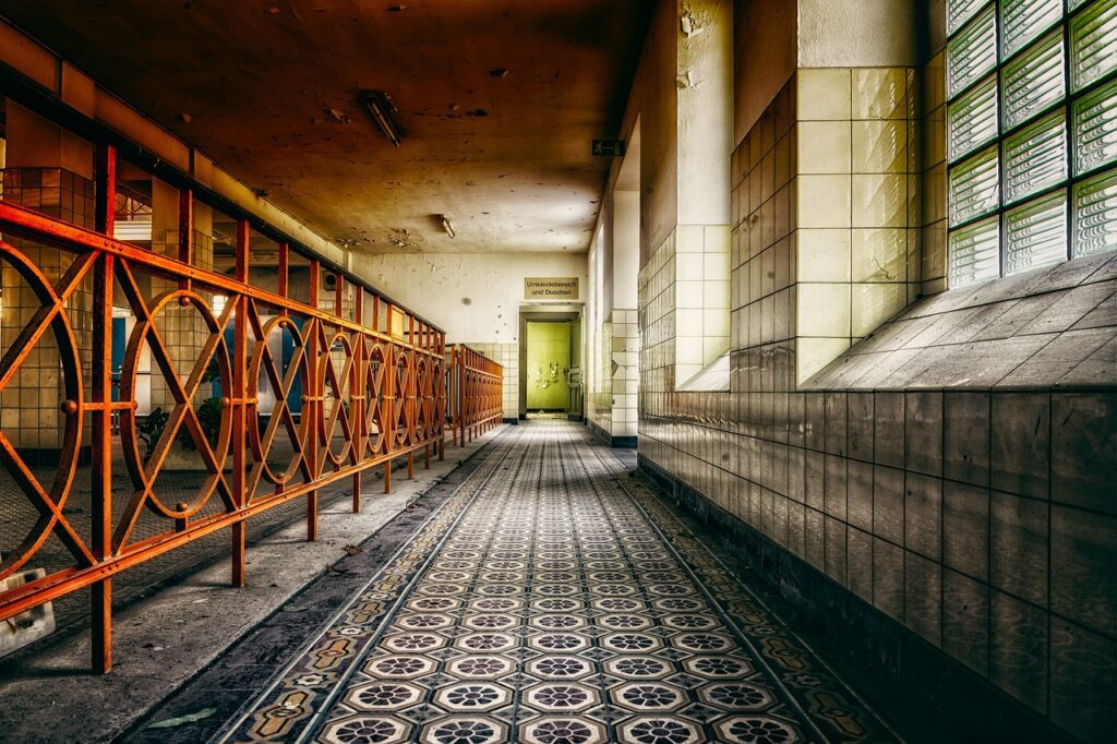 corridor 4893236 1280
