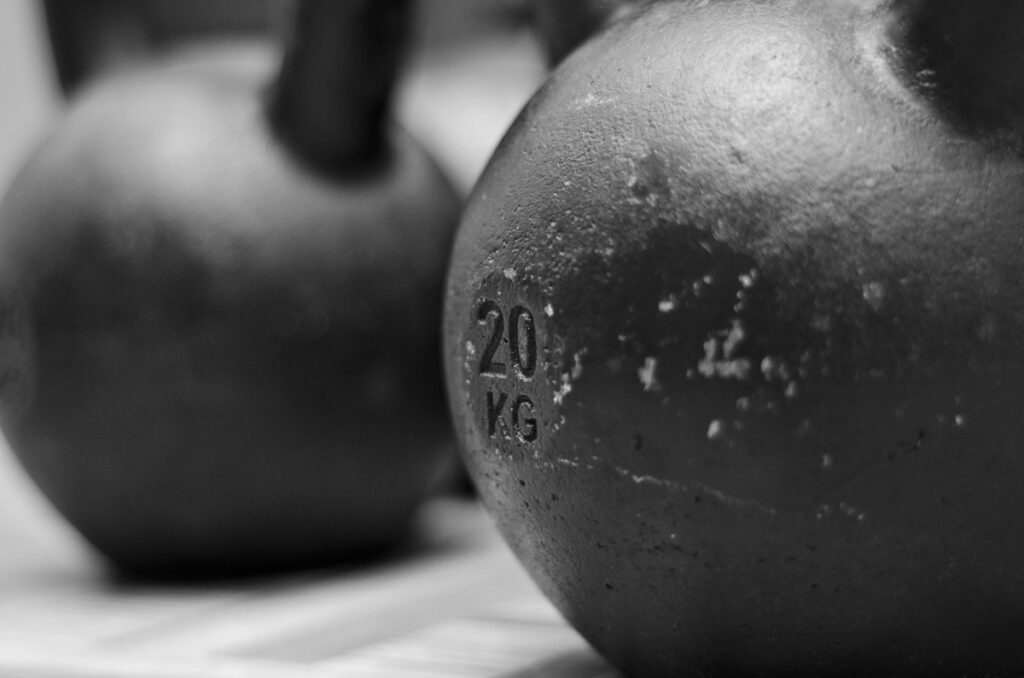 kettlebell training gym 675155