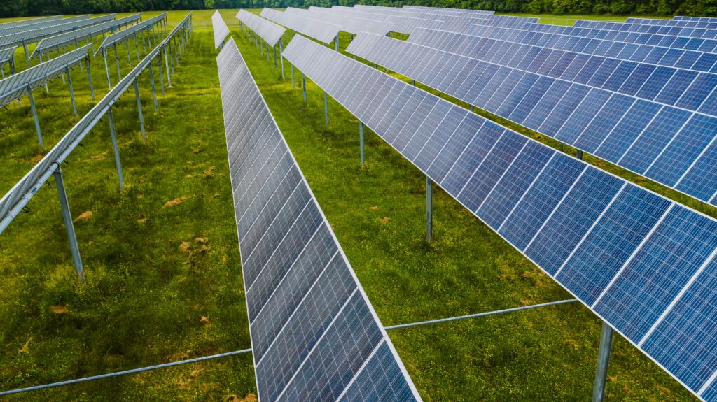 Diseño Sostenible: Integración de Energías Renovables en Instalaciones