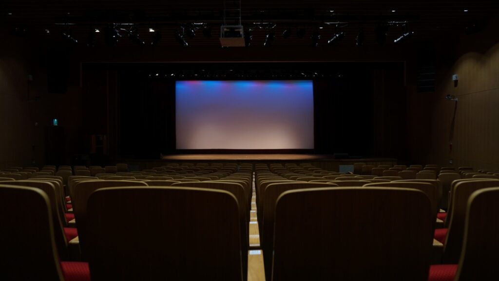 Cines y Salas de Entretenimiento en Centros Comerciales