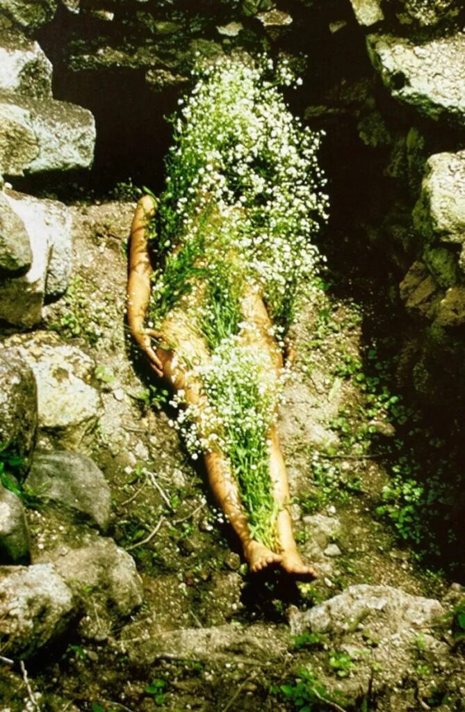 Ana Mendieta Flores en el cuerpo