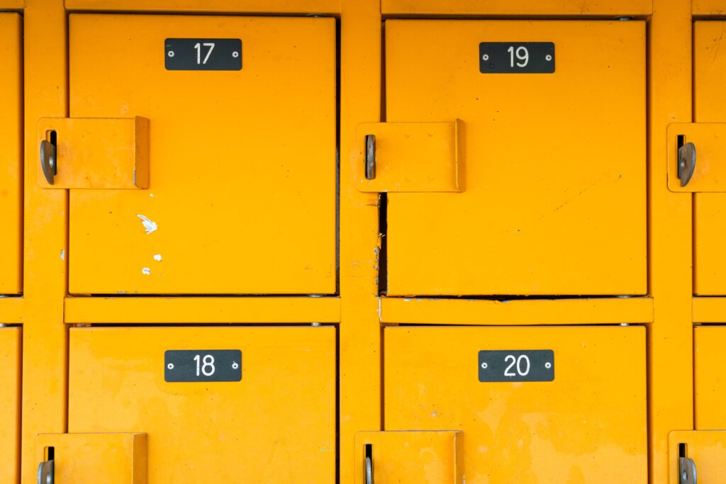 claudio schwarz UqBxsMLiQ5g unsplash