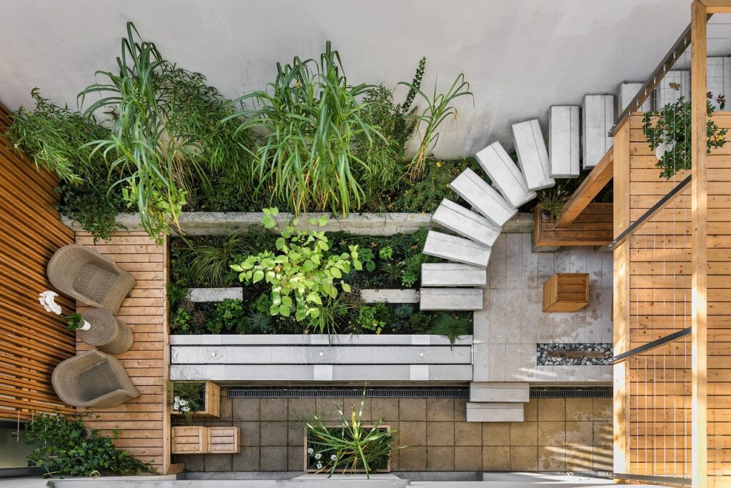Diseño de Patios Pequeños: Optimización del Espacio Exterior