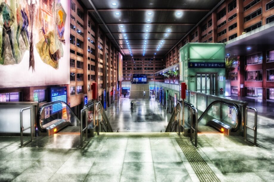 innsbruck austria train station transportation travel hdr building architecture 1017118