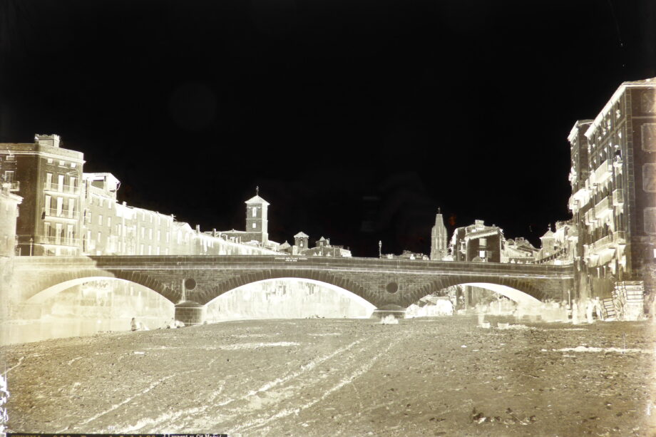 Ano 1867 negativo de vidrio al colodion vista de Gerona o Girona Fototeca del IPCE Spain