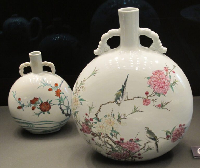 Moon flasks. Famille rose. Qing 1723 35. Sir Percival David Collection British Museum