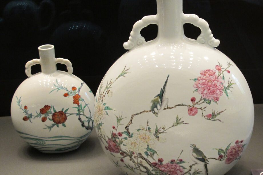 Moon flasks. Famille rose. Qing 1723 35. Sir Percival David Collection British Museum
