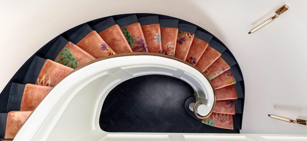 escaleras kellywearstler