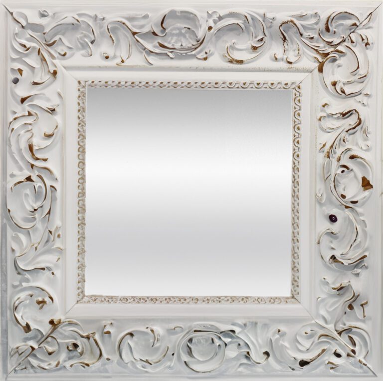 espejo de pared blanca con moldura