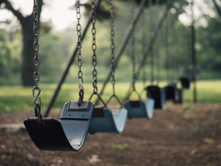 swing swingers playground school recess fun park entertainment 872708